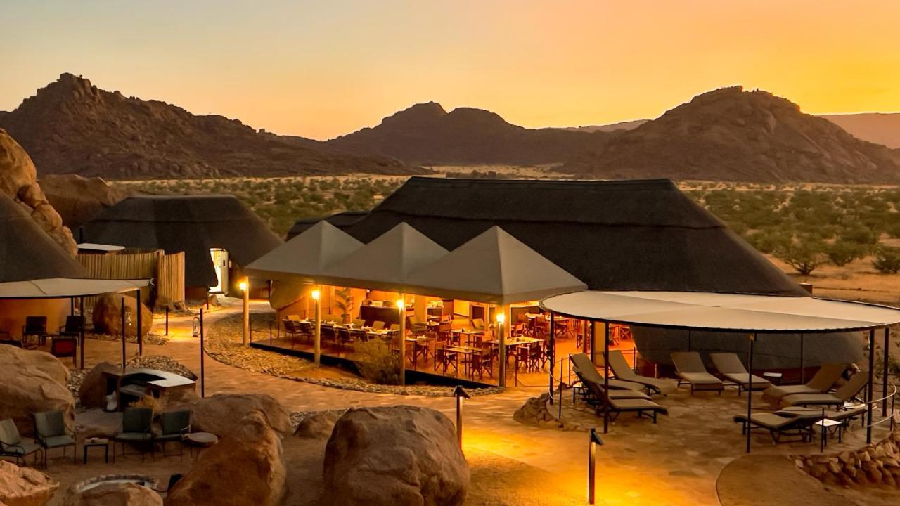 Twyfelfontein Adventure Camp Villa Khorixas ภายนอก รูปภาพ